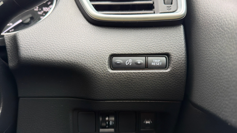 Nissan Qashqai 1.3 DiG-T N-Connecta 5dr [Glass Roof Pack] Petrol Hatchback